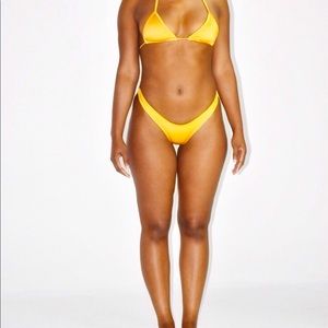 Stylish New with tags bikini bottoms.